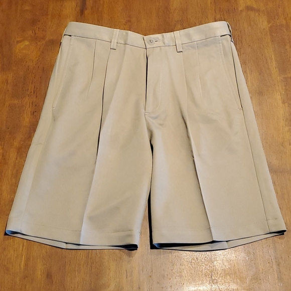 NEW 32" Haggar Cool 18 Golf Shorts UPF 50+ Khaki - Picture 3 of 6
